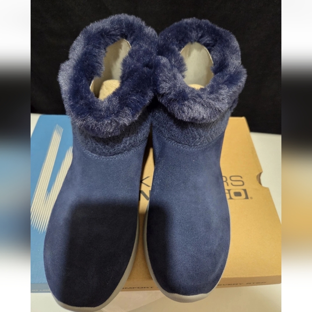 Skechers Women's Navy On The Go City Vibes 2 Sz 8.5 M Boots Booties Slip On NEW